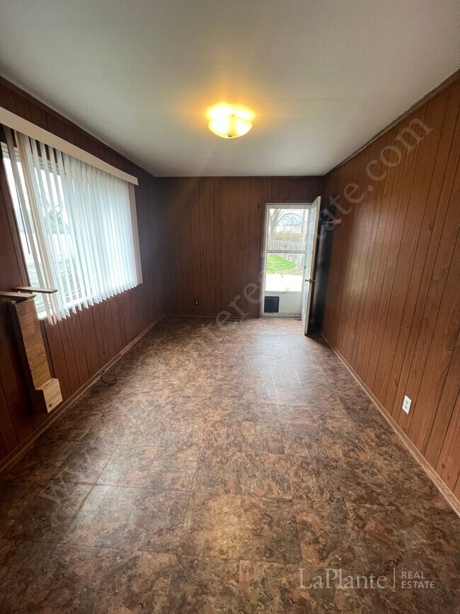 to this charming 3bedroom, 1bath... House House Rental in