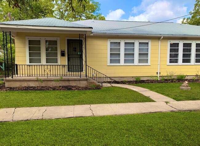 AMAZING 2 Bedroom / 1 Bath Home! - AMAZING 2 Bedroom / 1 Bath Home!