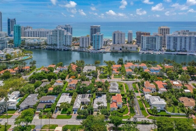 Photo - 5915 La Gorce Dr