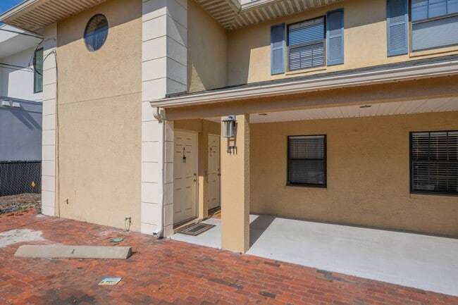 Building Photo - 411 S Willow Ave Unit A