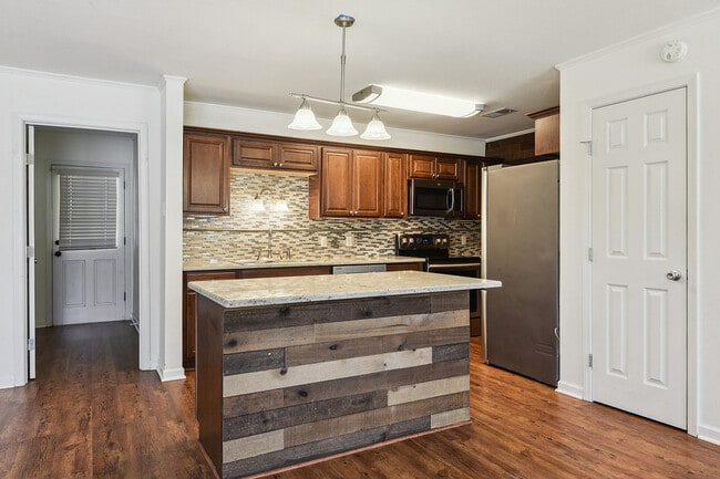 Photo - 5345 Mapleton Dr