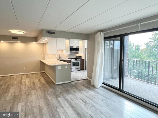 Photo - 118 Roberts Ln Unit 300