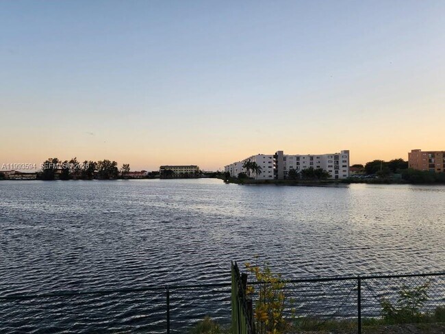 Photo - 8360 NW 103rd St Unidad 204E