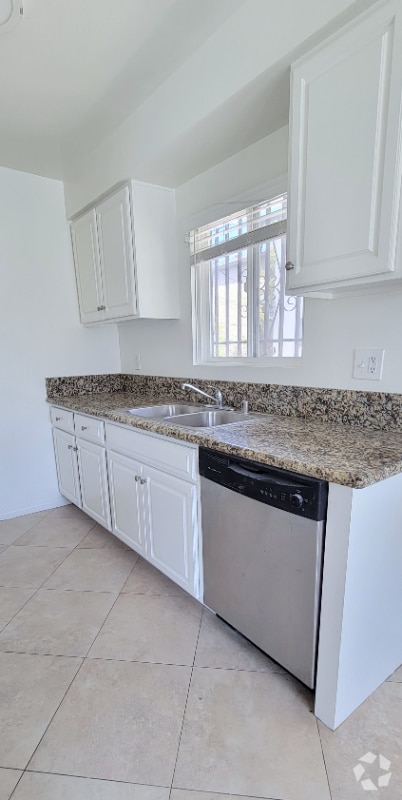 Building Photo - 1802 Wilton Pl Rental