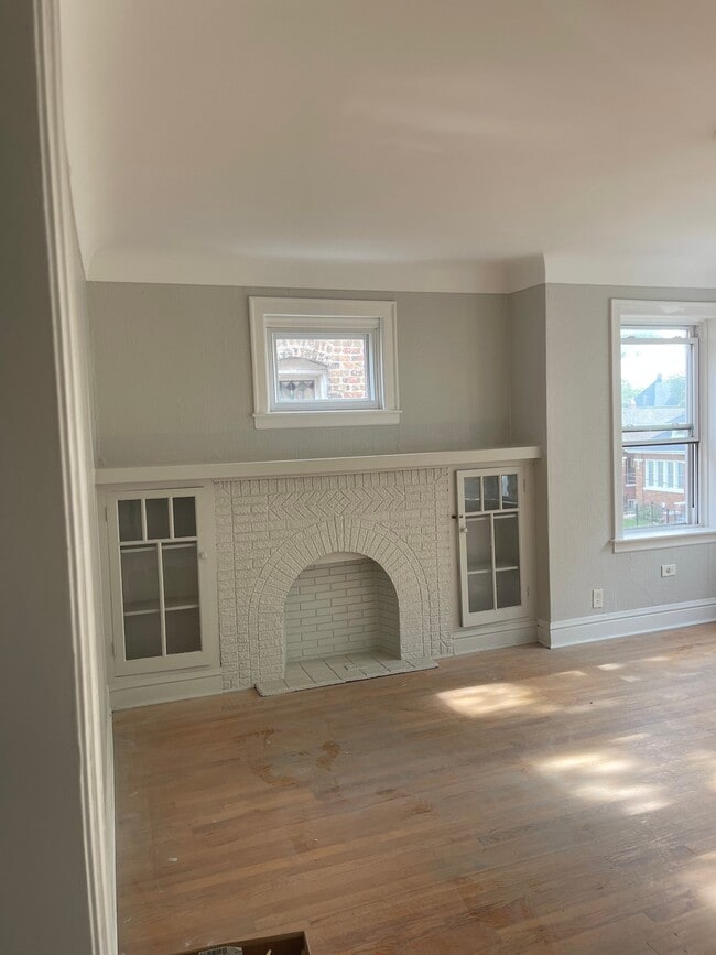Building Photo - 6323 S Whipple St