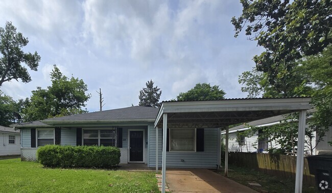 Building Photo - 3 bedroom 2 bathroom Rental