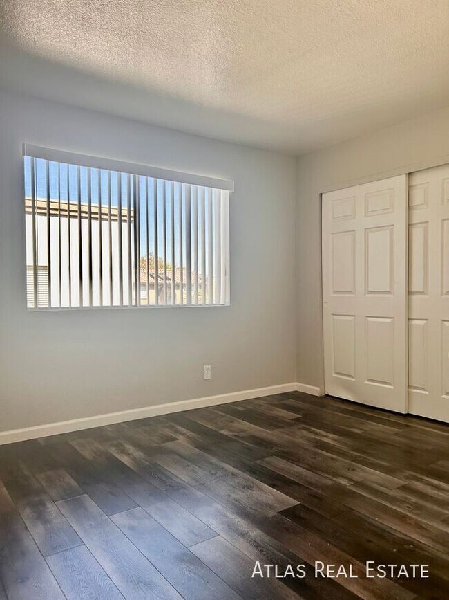 Photo - 1553 W Mercer Ln Unit 1