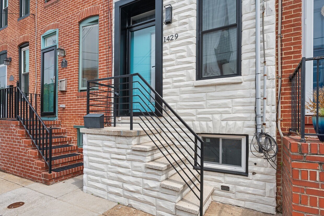 Bright & Immaculate 2 Bed · 3 Bath - Bright & Immaculate 2 Bed · 3 Bath