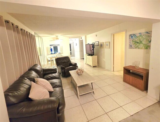 Photo - 3211 NE 8th St Unidad 301D