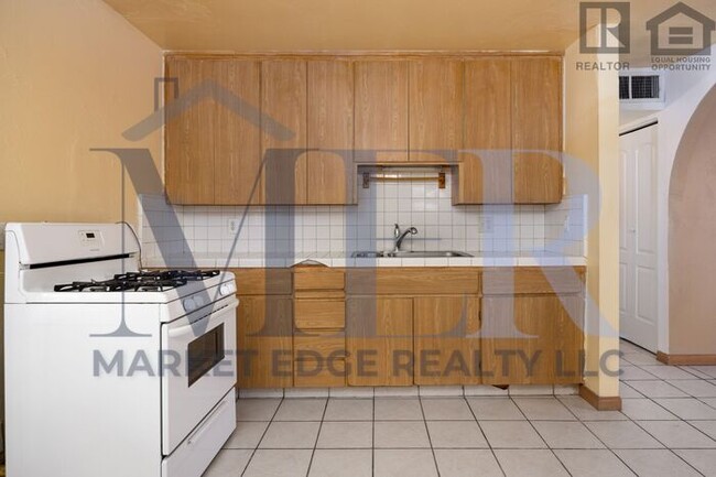 3Bed/2Bath at 35th/Cactus! $1499 MOVE-IN S... - 3Bed/2Bath at 35th/Cactus! $1499 MOVE-IN S... Casa