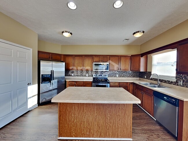 Photo - 533 Callie Ave