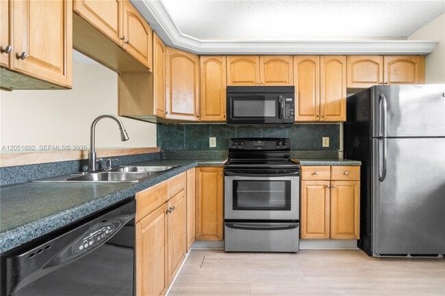 Photo - 3650 Whitehall Dr Unidad 305