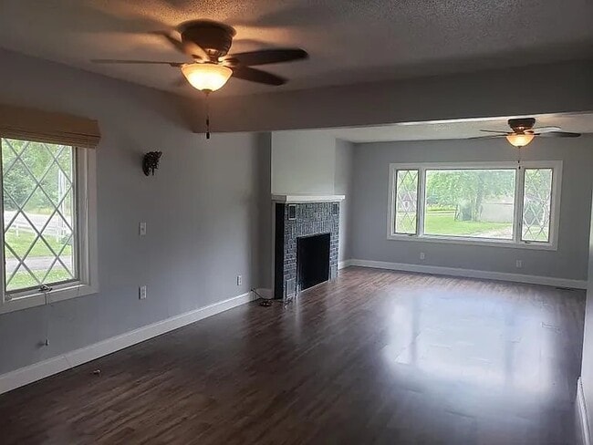 Photo - 6847 Curran Rd