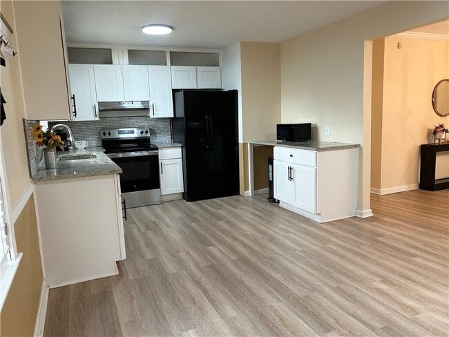 Photo - 1005 Eastview Rd NE