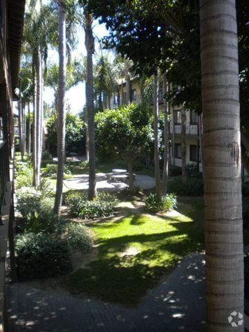 Building Photo - Los Caballeros #220-A Unit 220-A Rental