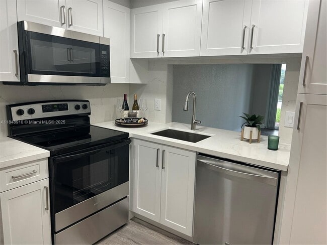 Photo - 9450 Poinciana Pl Unit 108