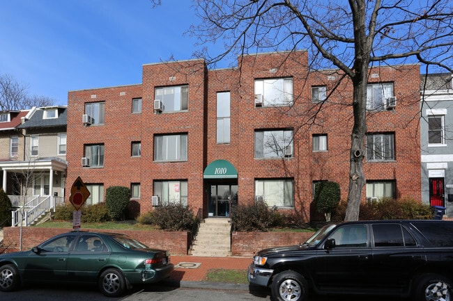 1010 G St NE