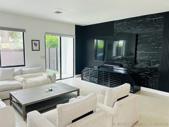 Photo - 310 SW 9th St