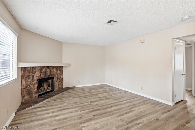 Photo - 916 Rockview Dr Unit 102