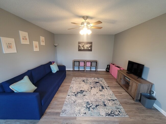 Photo - 1012 Meadowview Pl