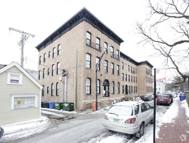 Photo - 334-344 W Menomonee St