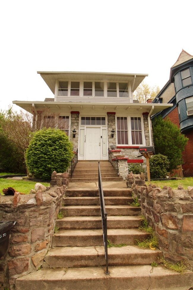 Building Photo - 2333 N 3rd St Unit 2