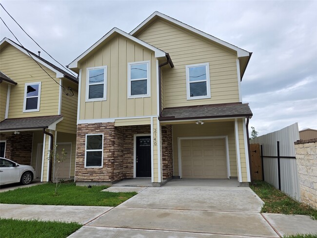 Photo - 2142 De Soto St