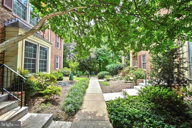 Photo - 2406 S Walter Reed Dr