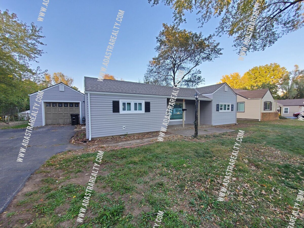 Remodeled Very Spacious 2 Bedroom Home in Raytown-Coming SOON!! - Remodeled Very Spacious 2 Bedroom Home in Raytown-Coming SOON!!