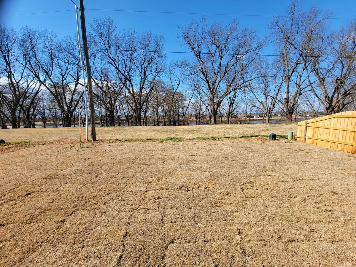 Photo - 418 Mangrove Ln