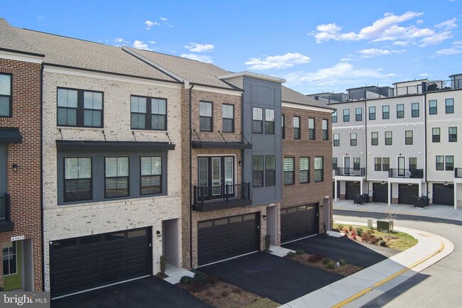 Photo - 43421 Farringdon Sq