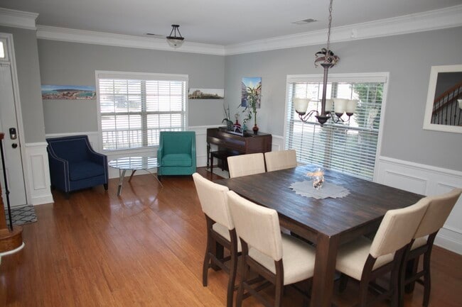Photo - 590 Brutsch Avenue