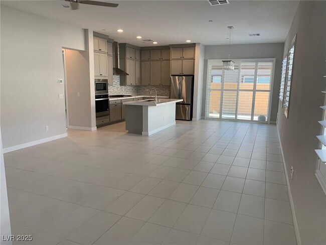 Photo - 819 Silverton Spgs St