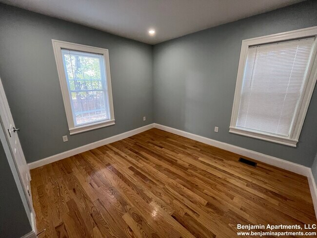 Photo - 374 Oxford St Unit 2