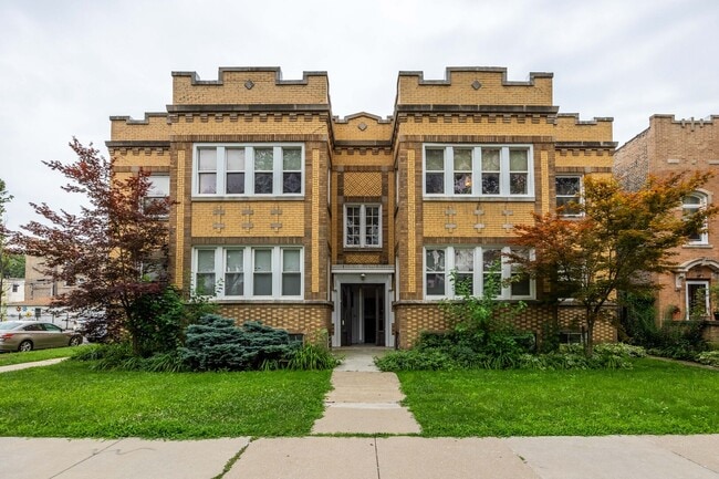 Building Photo - 4103 W Nelson St Unit 2 Rental