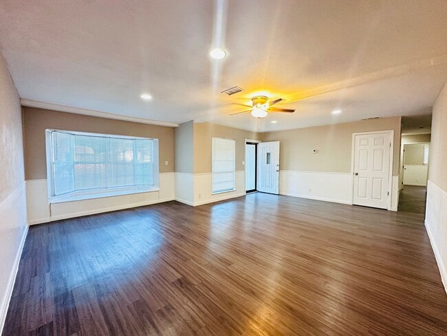 Photo - 10806 Lazy Oaks Dr