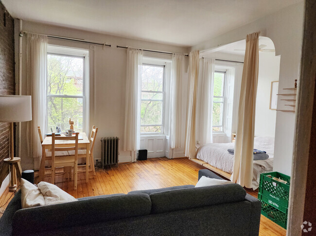 Building Photo - 12 Hart St Rental