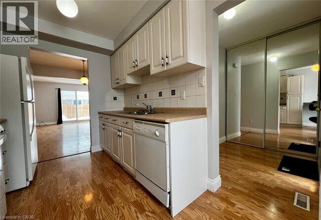 Photo - 500 Osgoode Dr