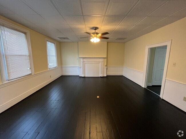 Building Photo - 715 Caroline St Unit 2 Rental
