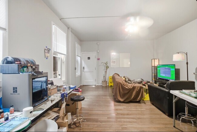 Photo - 228 W McMillan St Unidad 1