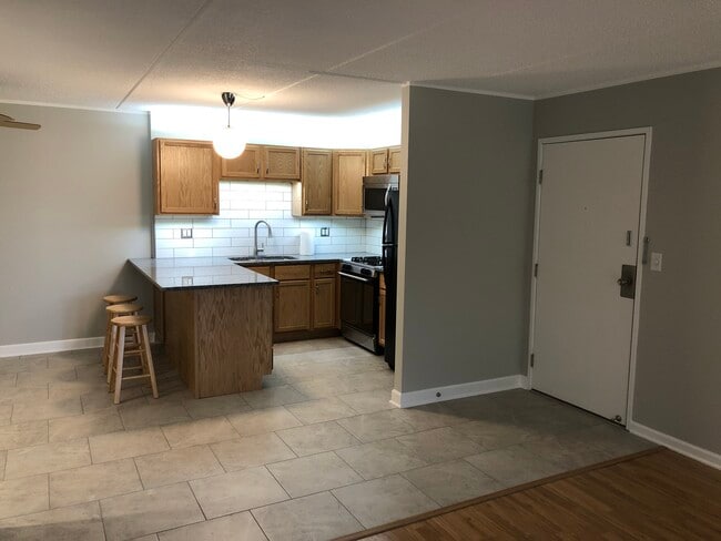 5S070 Pebblewood Ln Unit G1