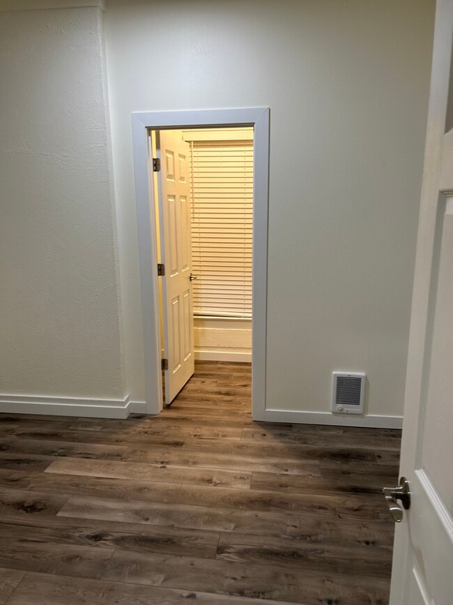 Photo - 304 W Willis St