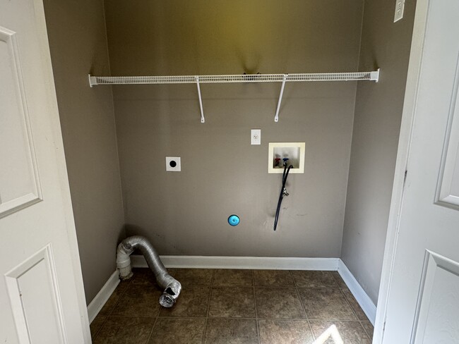 Photo - 302 Streamwood Dr