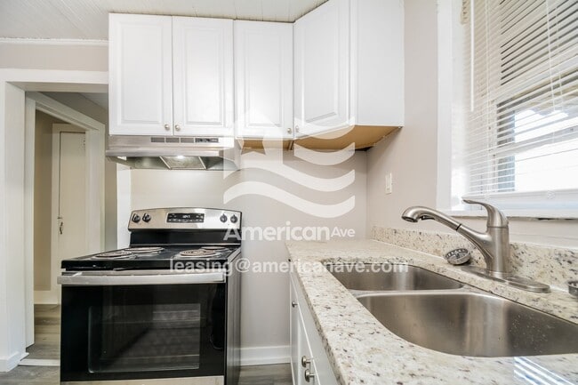 Photo - 1915 Armstrong St