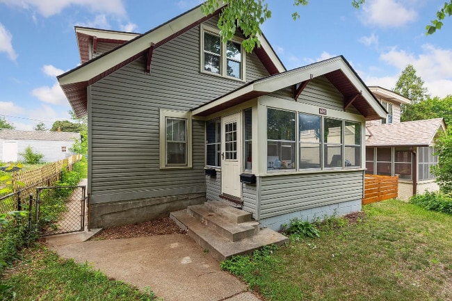 Building Photo - 1247 Hubbard Ave Rental