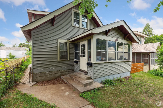 Building Photo - 1247 Hubbard Ave Unit 2 Rental