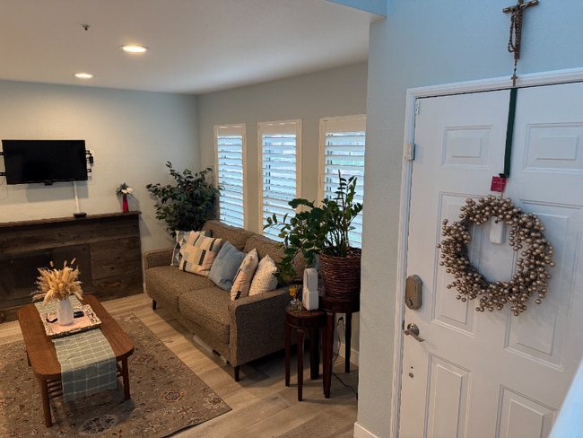 Photo - 406 E Center St