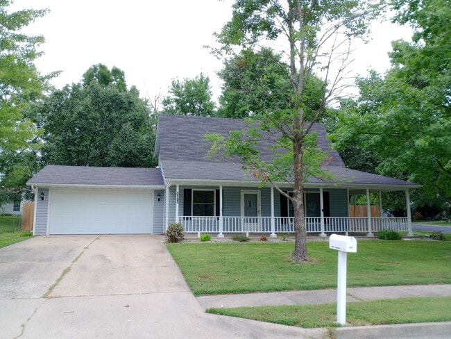 Building Photo - Charming 3 Bedroom, 2 Bath Single Family H... Rental