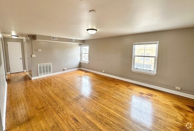 Building Photo - 104 E Sumner St Rental