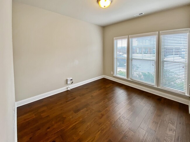 Photo - 3037 Greenway Cir SE